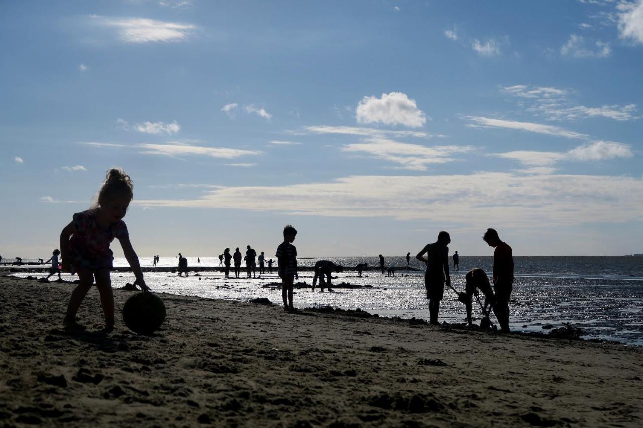 Luettje Huus Frieda Mit Strandkorb Am Strand Von Mai Bis September Куксхафен Экстерьер фото
